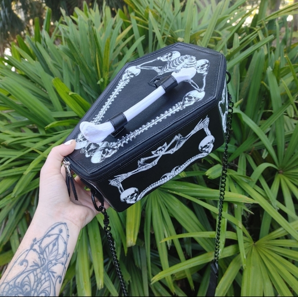 Coffin shapped crossbody purse bone skull skeleton - Picture 11 of 14